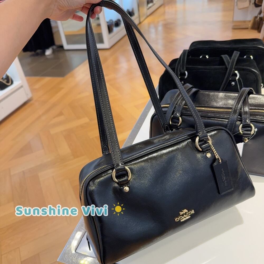 NWT COACH Sydney Shoulder Bag CFP00 Smooth Leather Gold/Black